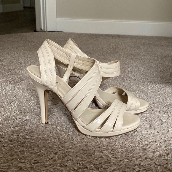 Nude Heels - Picture 2 of 2